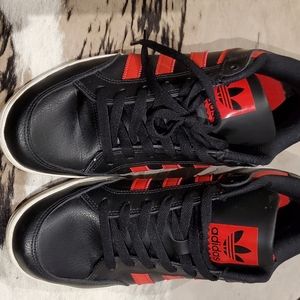 Men's adidas runners/shoes